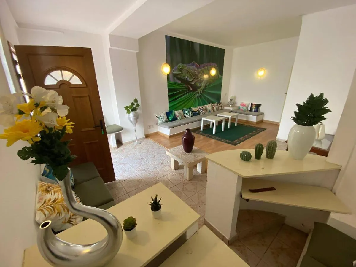 Iguana Guesthouse Lagos